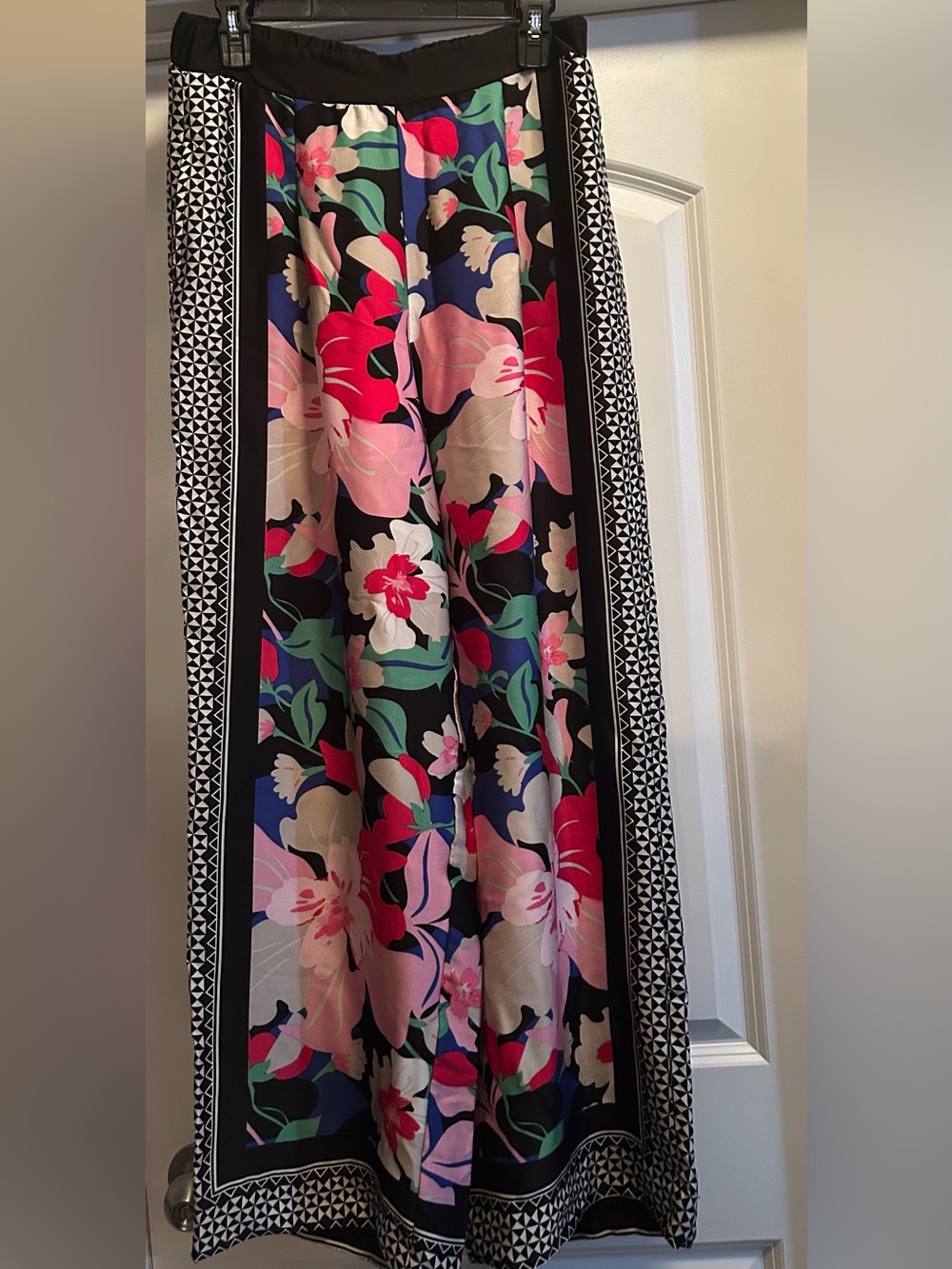 Nine West Black with Pink & Green Floral Print Pants size Med